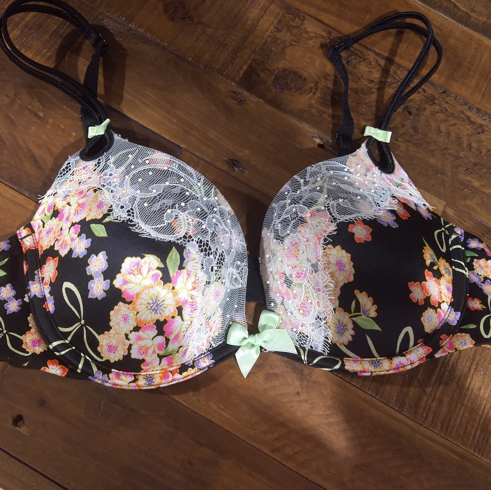 NWOT Victoria Secret Floral/Lace Plunge Bra